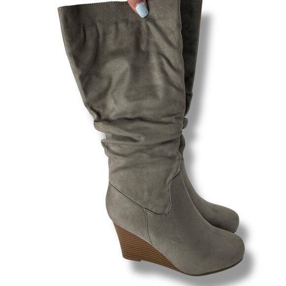NEW Journee Gray Suede Wedge Boots Size 5.5 Y2K Slouchy Tall Heels Grey NWT - Picture 1 of 7